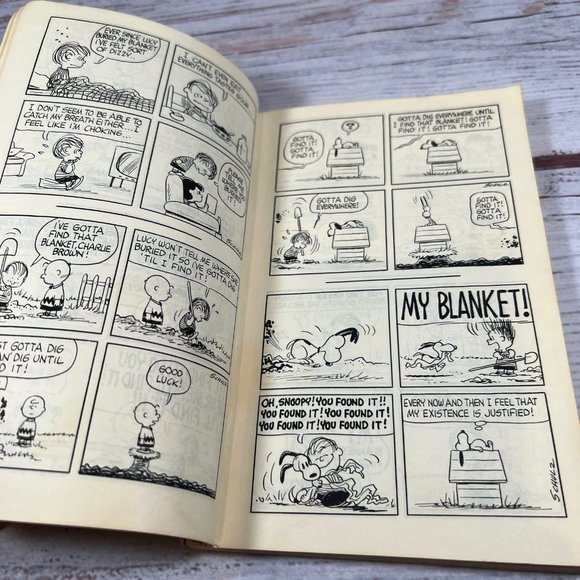 Vintage It’s A Dog's Life Charlie Brown 1968 Book by Charles M Schultz Rare - Picture 4 of 5